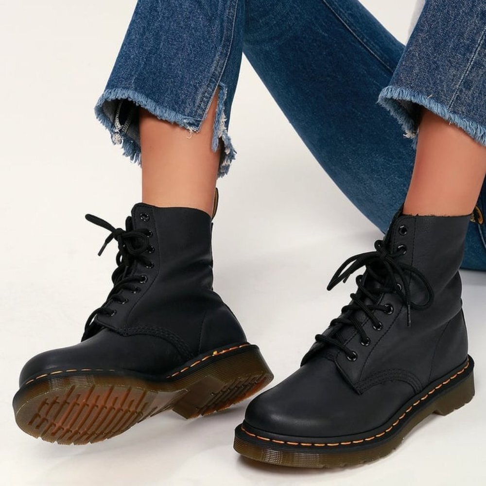 Dr. Martens 1460 Pascal Virginia Grained Leather Lace  Up Boots Black Size 7